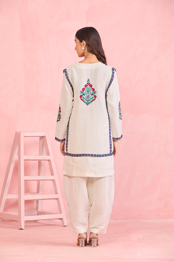 Off -whiteEmbroidered Kurta Set
