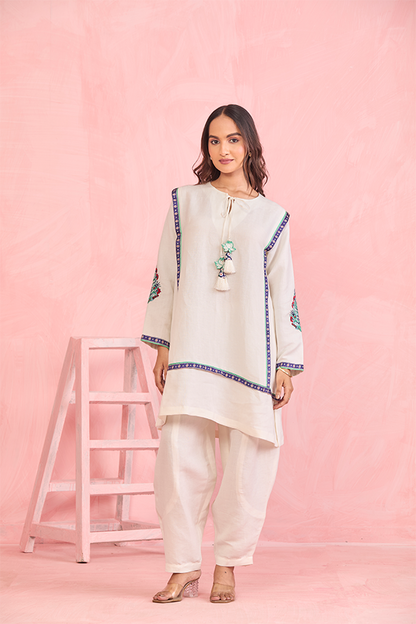 Off -whiteEmbroidered Kurta Set