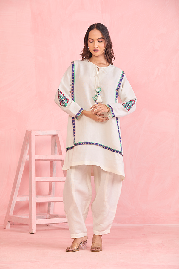 Off -whiteEmbroidered Kurta Set