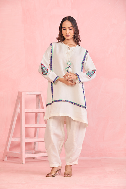 Off -whiteEmbroidered Kurta Set