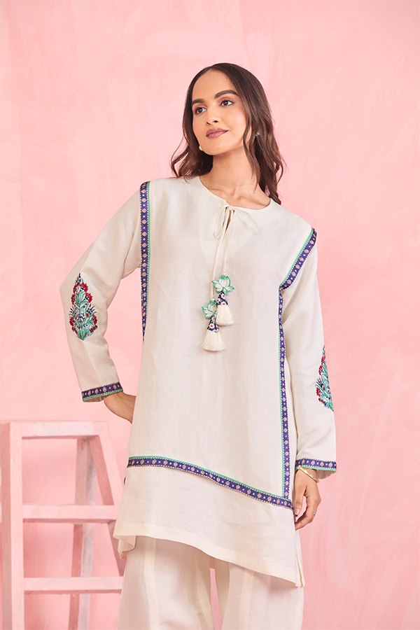 Off -whiteEmbroidered Kurta Set