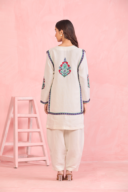 Off -whiteEmbroidered Kurta Set